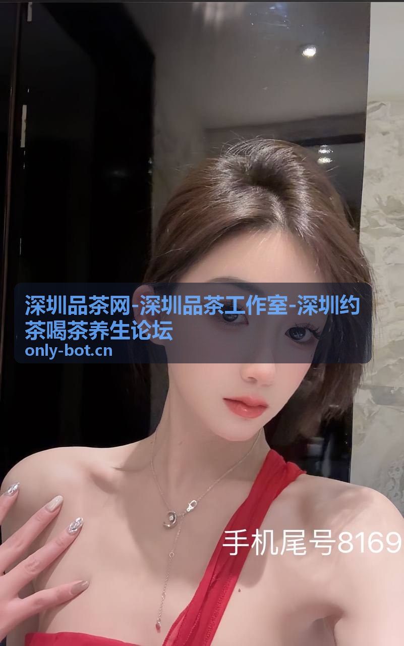 深圳约茶品鉴会现场的盖碗冲泡特写